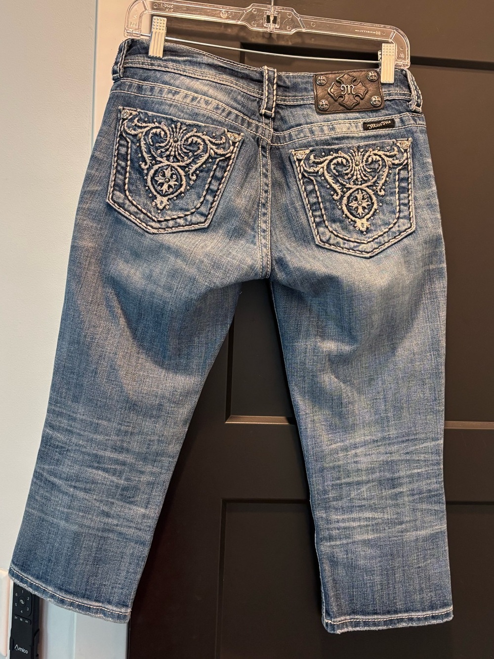 Miss Me Capris Denim Jean Rhinestone Embroidered Embellished Studded low rise 28
